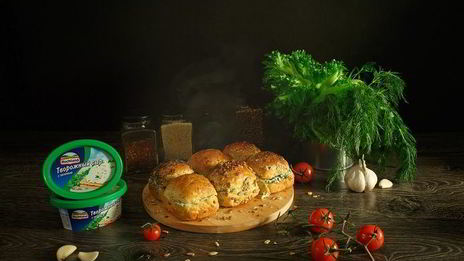 зерновые булочки-пампушки с сырно-чесночной начинкой