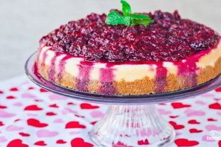 Чизкейк с ежевикой, малиной и гранатом