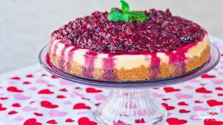 Чизкейк с ежевикой, малиной и гранатом