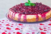 Чизкейк с ежевикой, малиной и гранатом