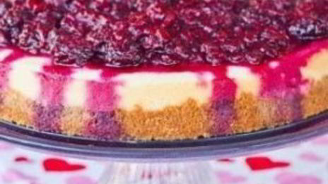 чизкейк с ежевикой, малиной и гранатом