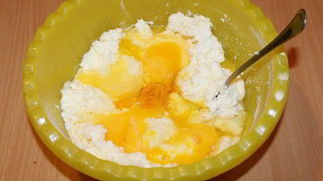 чизкейк с маскарпоне и брусничным соусом