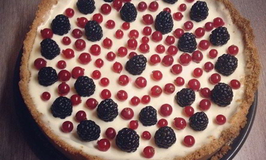 Рецепт чизкейк со сливочным сыром и ягодами