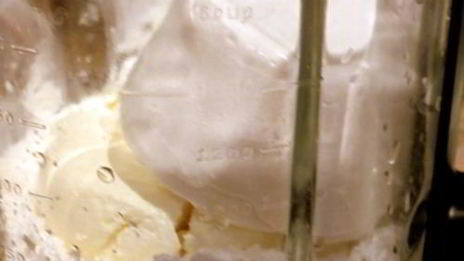 мини-чизкейки с черничным соусом