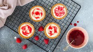 Мини-чизкейки с малиной