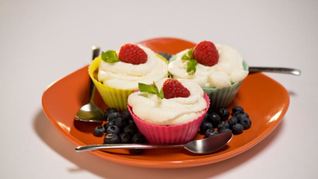 Мини-чизкейки с ягодами