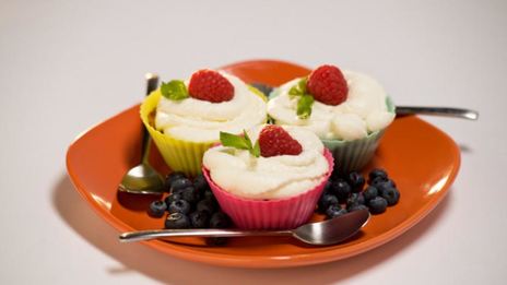 мини-чизкейки с ягодами