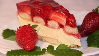 Нежный чизкейк с клубникой без выпечки