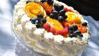 Шоколадный чизкейк с фруктами