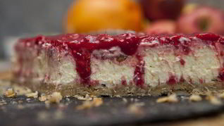 Ванильный чизкейк с малиновым соусом