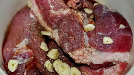 капустные конвертики со свининой и овощами