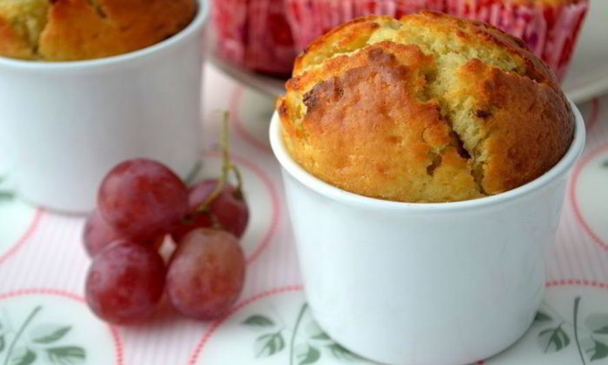 Рецепт ароматные кексы с красным виноградом и дор блю