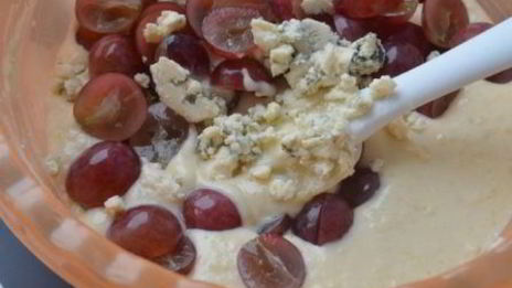 ароматные кексы с красным виноградом и дор блю