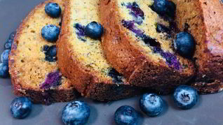 Банановый кекс с голубикой на растительном масле