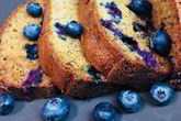 Банановый кекс с голубикой на растительном масле
