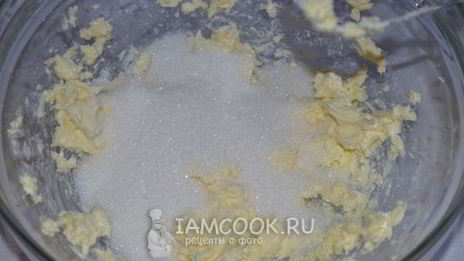 капкейки с карамельно-сливочным кремом и орехами