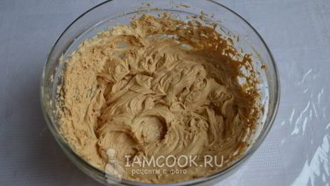 капкейки с карамельно-сливочным кремом и орехами