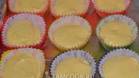 капкейки с карамельно-сливочным кремом и орехами