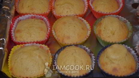 капкейки с карамельно-сливочным кремом и орехами