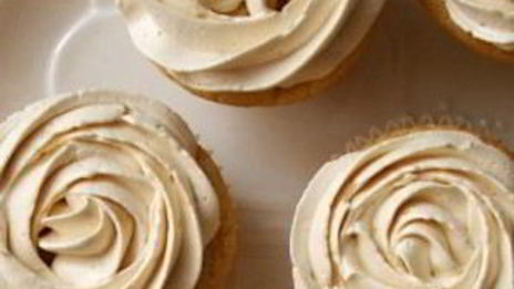 капкейки с молочной карамелью и кремом