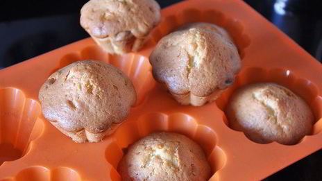 капкейки с вяленой вишней и взбитыми сливками