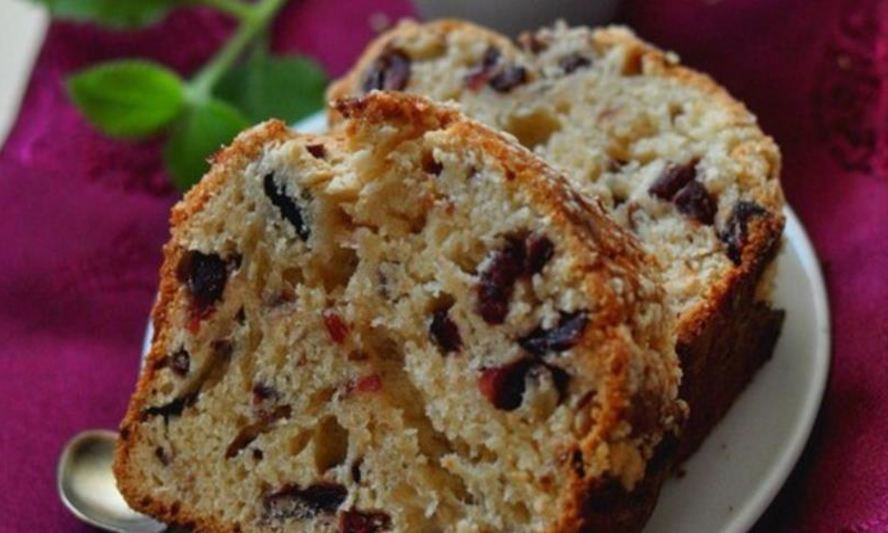 Рецепт кекс дрожжевой с вяленой клюквой и крошкой