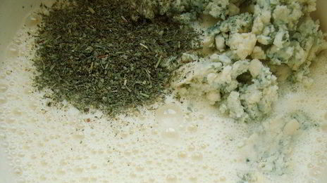 кекс с оливками, горгонзолой и прованскими травами