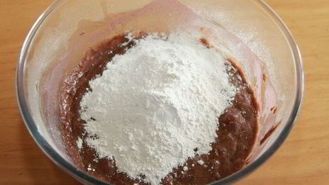 кекс вишня-кэроб