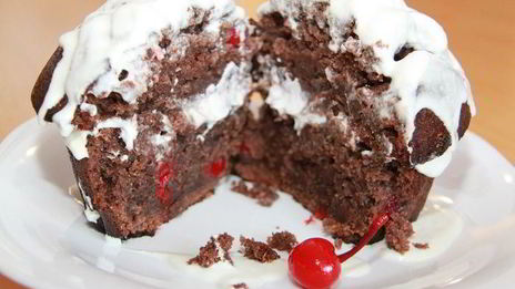 кекс вишня-кэроб