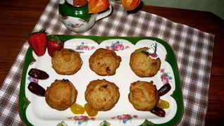 Кексы постные из авокадо с финиками