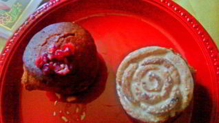 Кексы с молочным шоколадом и клюквой