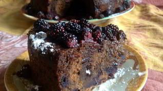 Кофейный кекс с черникой, ежевикой и кардамоном