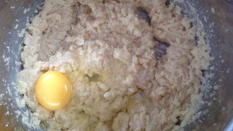 кофейный кекс с черникой, ежевикой и кардамоном