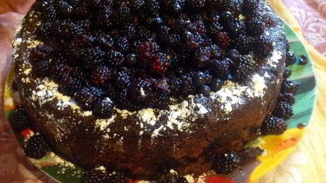 кофейный кекс с черникой, ежевикой и кардамоном