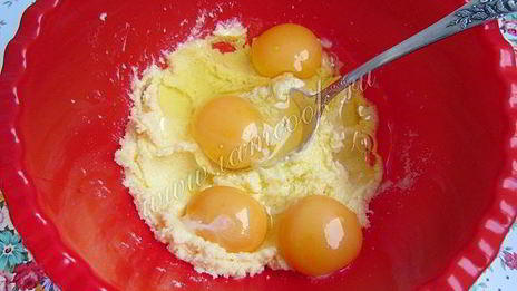 кукурузный кекс с миндалем