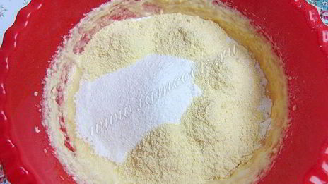 кукурузный кекс с миндалем