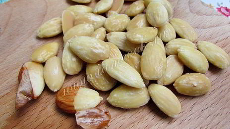 кукурузный кекс с миндалем