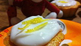 Морковные капкейки с лимонной глазурью