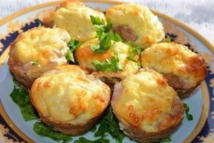 Мясные кексы с сырно-яичной начинкой