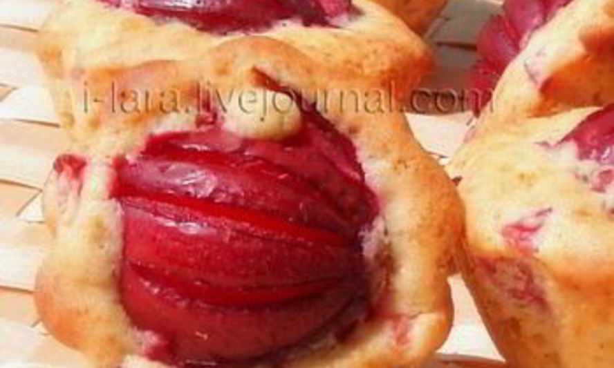 Рецепт порционные кексы со сливой