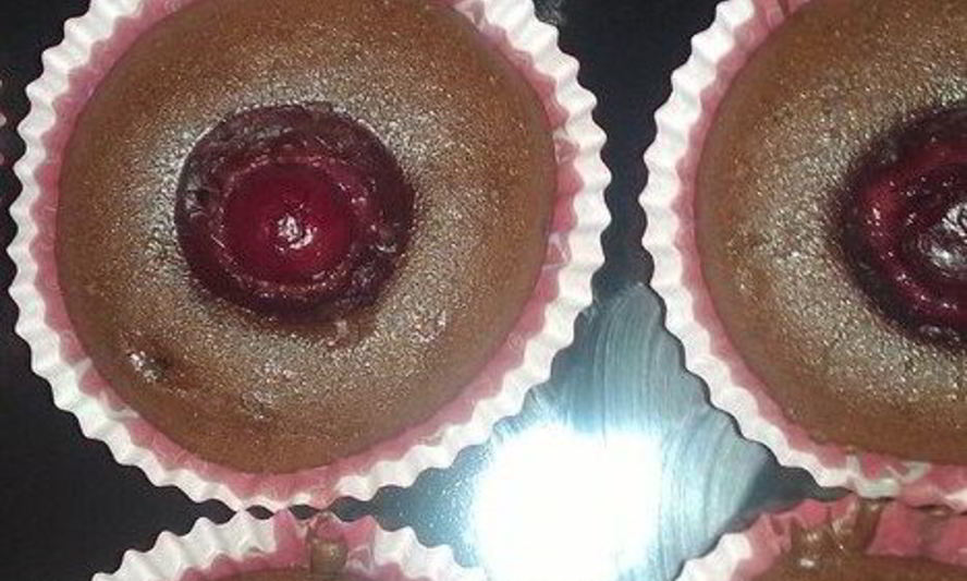 Рецепт шоколадные кексы с вишней