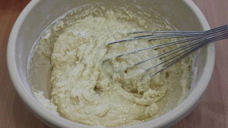 творожный кекс с яблоками и вяленой клюквой