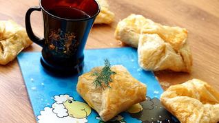 Хачапури из слоеного теста с сулугуни