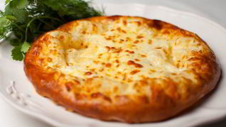 Хачапури по-тбилисски с сулугуни