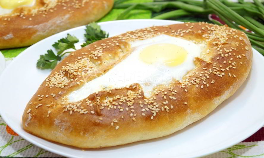 Рецепт хачапури с брынзой и яйцом