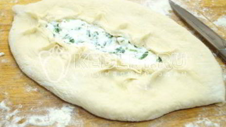 хачапури с брынзой и яйцом