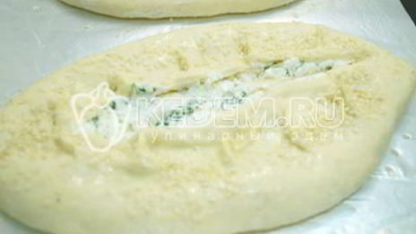 хачапури с брынзой и яйцом