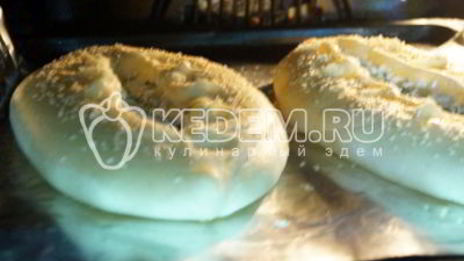 хачапури с брынзой и яйцом