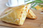 Хачапури с сыром из слоеного теста