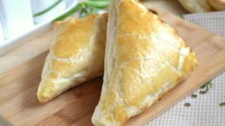 хачапури с сыром из слоеного теста